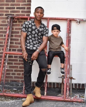 С чем носить черную рубашку мужчине весна