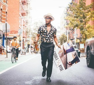 С чем носить черную рубашку мужчине лето