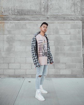 С чем носить черную рубашку в 20 лет мужчине