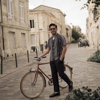 С чем носить черную рубашку мужчине лето