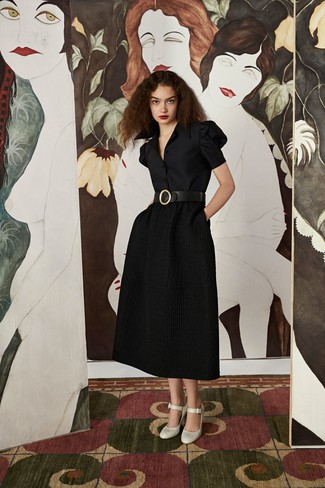 С чем носить черную рубашку с коротким рукавом женщине