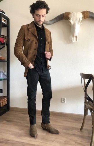 Как носить черную рубашку с коротким рукавом с черными джинсами мужчине