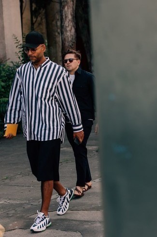 Какие кроссовки носить с черными шортами мужчине