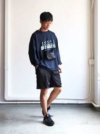 Какие кроссовки носить с черными шортами мужчине