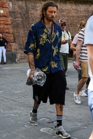 Какие кроссовки носить с черными шортами мужчине