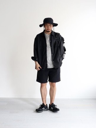 Какие кроссовки носить с черными шортами мужчине