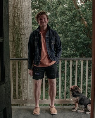 Какие джинсовые куртки носить с черными шортами мужчине