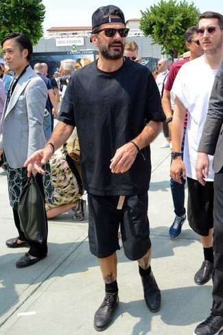 Какие ботинки дезерты носить с черными шортами