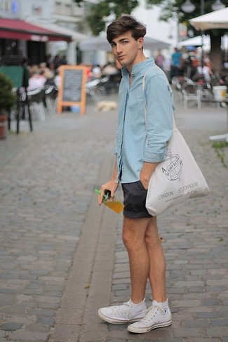 Какие высокие кеды носить с черными шортами мужчине