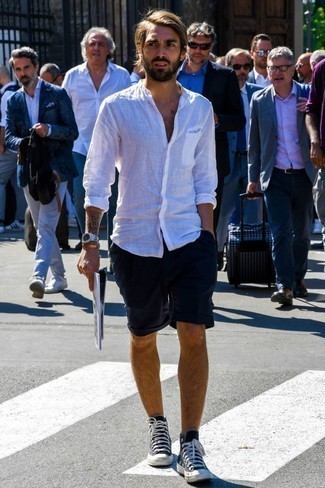 Какие высокие кеды носить с черными шортами мужчине