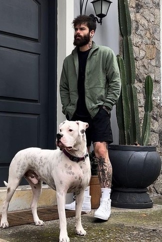 С чем носить черные шорты мужчине