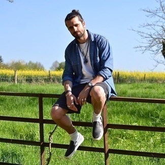 С чем носить черные шорты мужчине