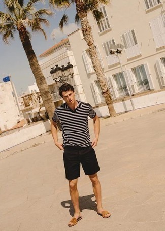 Какие футболки-поло носить с черными шортами мужчине