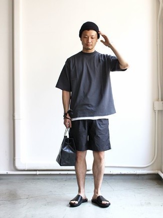 Какие сандалии носить с черными шортами мужчине