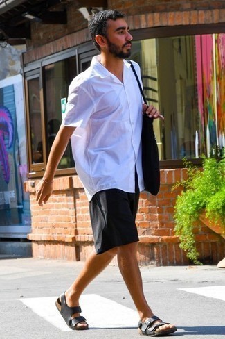 Какие сандалии носить с черными шортами мужчине