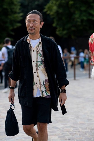 Какие куртки-рубашки носить с черными шортами мужчине