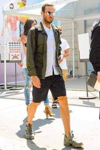 Какие куртки-рубашки носить с черными шортами мужчине