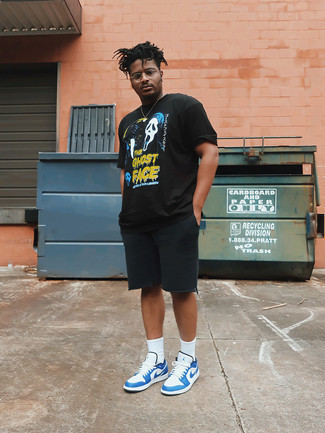 Как носить черные шорты с белыми низкими кедами мужчине