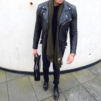 Какие косухи носить с черными зауженными джинсами мужчине