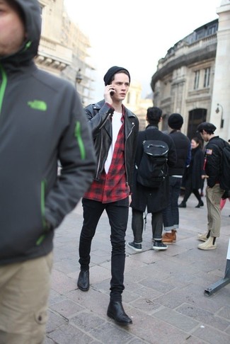 Какие косухи носить с черными зауженными джинсами мужчине