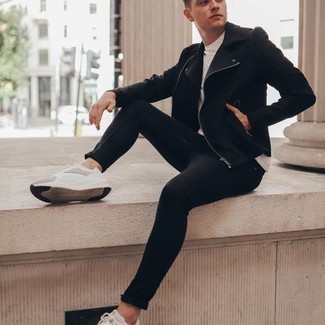 Какие косухи носить с черными зауженными джинсами мужчине