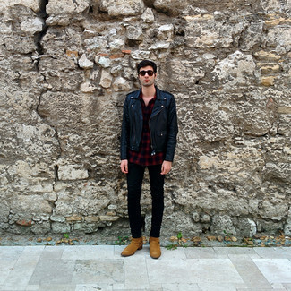 Какие косухи носить с черными зауженными джинсами мужчине