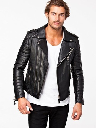 Какие косухи носить с черными зауженными джинсами мужчине