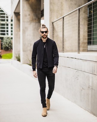 Какие бомберы носить с черными зауженными джинсами мужчине