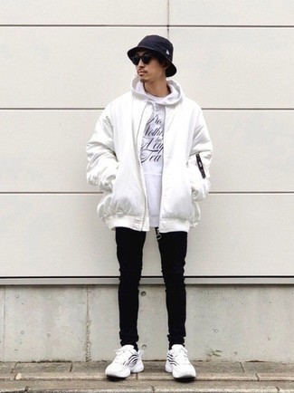 Какие бомберы носить с черными зауженными джинсами мужчине