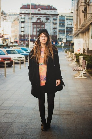 Какие свободные свитера носить с черными джинсами скинни