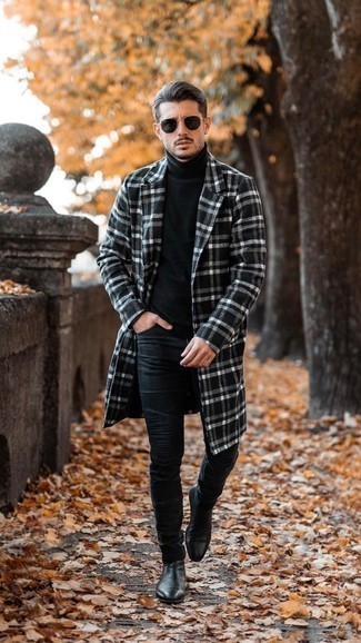 Какие водолазки носить с черными зауженными джинсами мужчине