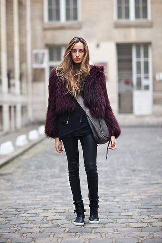 Какие леггинсы носить с черным топом без рукавов