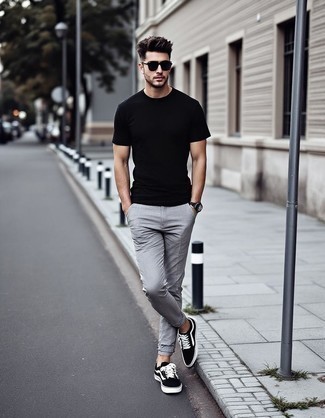 С чем носить черные кеды мужчине