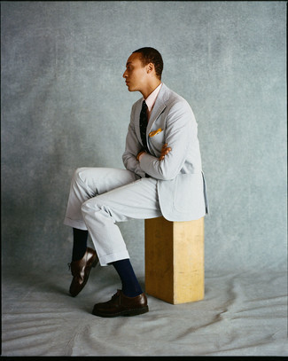 С чем носить черный галстук со звездами мужчине