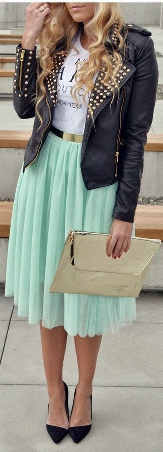 С чем носить черную косуху с шипами женщине