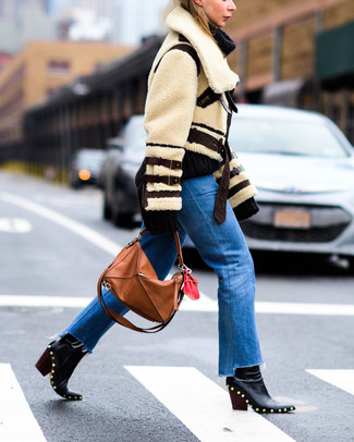 С чем носить черные кожаные ботильоны с шипами