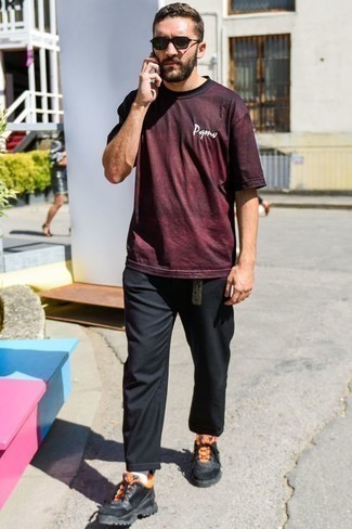 С чем носить черный кожаный ремень с шипами мужчине