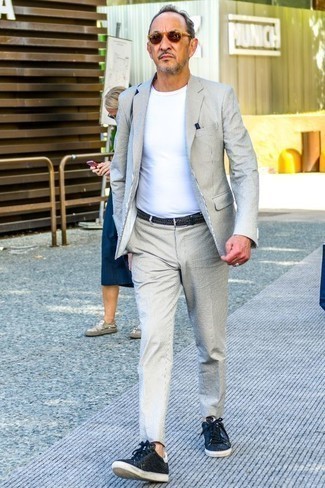 С чем носить черный кожаный ремень с шипами мужчине