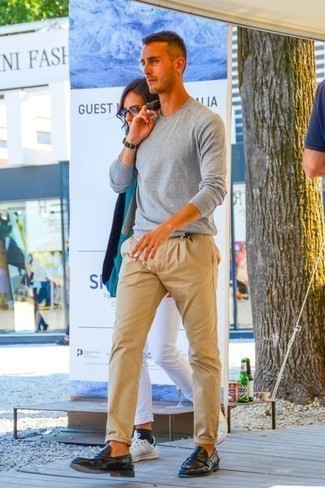 С чем носить черный кожаный ремень с шипами мужчине