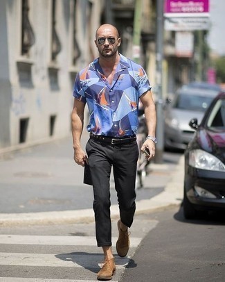 С чем носить черный кожаный ремень с шипами мужчине