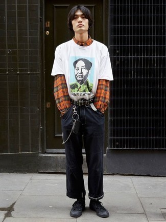 С чем носить черный кожаный ремень с шипами мужчине