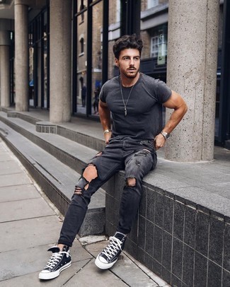 С чем носить черный кожаный ремень с шипами мужчине