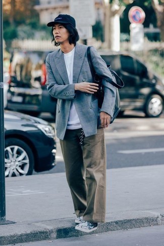 С чем носить черный кожаный ремень с шипами мужчине