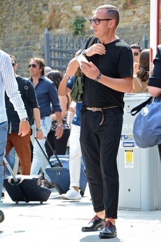 С чем носить черные кожаные туфли дерби с шипами