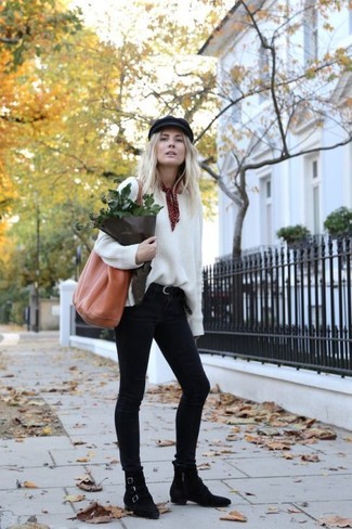 С чем носить черные замшевые ботильоны