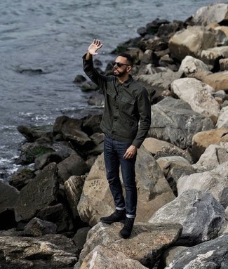 С чем носить черные замшевые повседневные ботинки мужчине