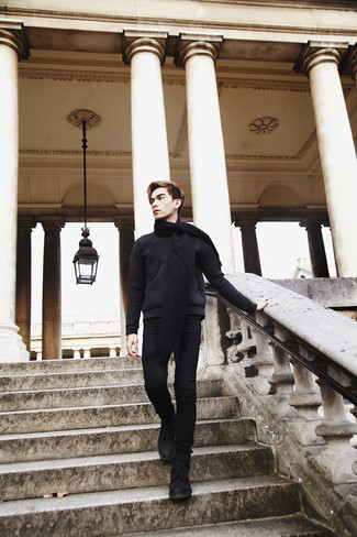 С чем носить черные замшевые повседневные ботинки мужчине