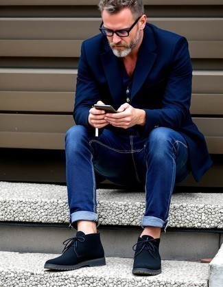 С чем носить черные замшевые ботинки дезерты