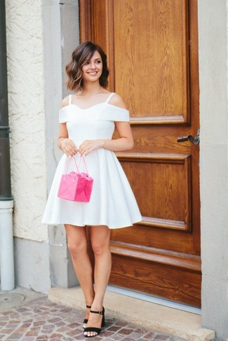 С чем носить черные замшевые босоножки на каблуке