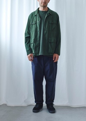 С чем носить черные замшевые высокие кеды мужчине